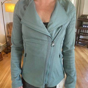 Stylish Athleta Jacket, Fleece Interior